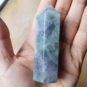 Obelisco de Fluorita Natural – Cristal Mineral Decorativo y Energético